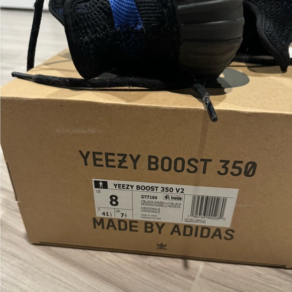 Yeezy Boost 350 black and blue size 8 - Picture 1 of 5